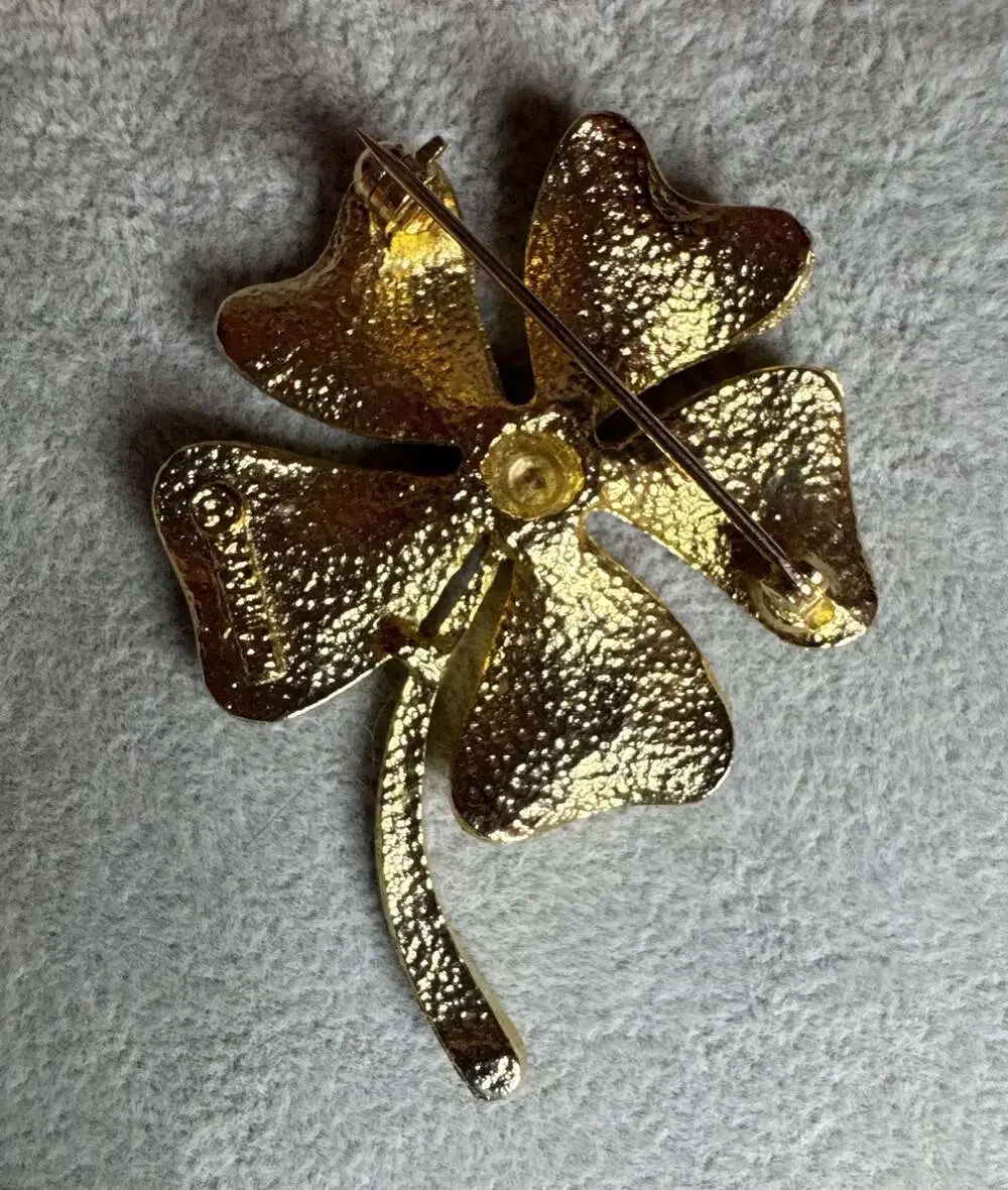 ACCENT Pin